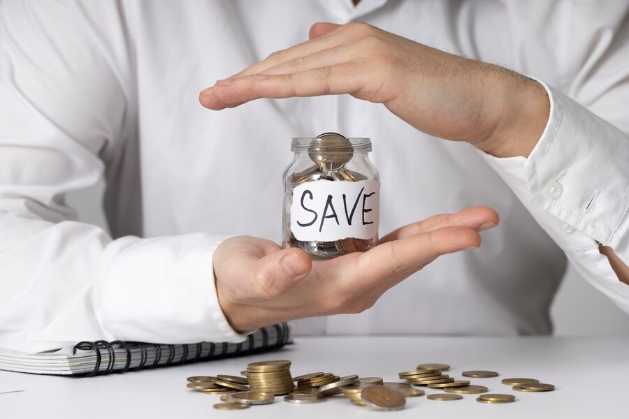 Fixed Deposits vs. Savings Accounts: Which is Better?