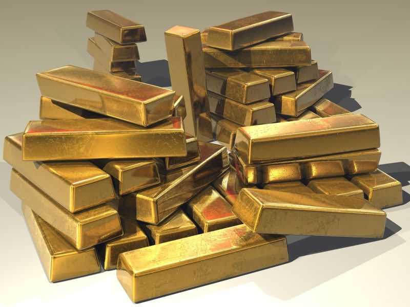 Should you sell your gold or take a gold loan?