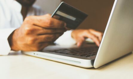 Credit Cards vs Debit Cards: Which is Better for Purchases?