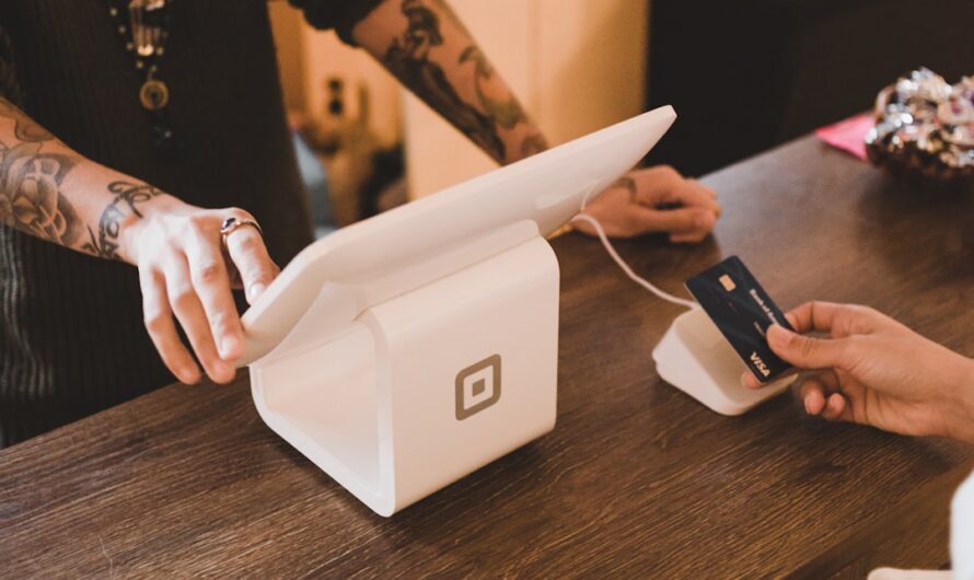 The Evolution of Credit Cards: Magnetic Stripes vs Contactless Payments