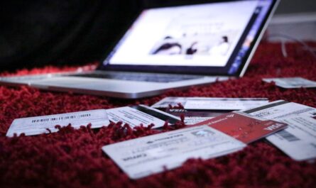 Fixed-Rate vs. Variable-Rate Credit Cards: Which One Should You Choose?