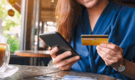 Smart Ways to Use Credit Cards Without Falling into Debt