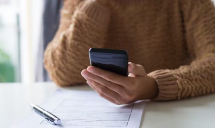 Online PAN Card Apply: Why It’s Safer (and Riskier) Than Offline